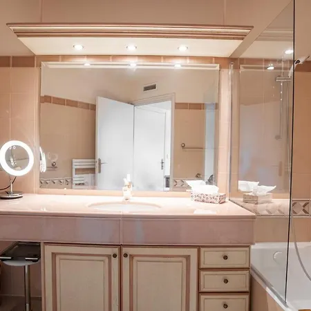 Situation Exceptionnelle Rue D Antibes Centre Cannes! By Halldis Apartment